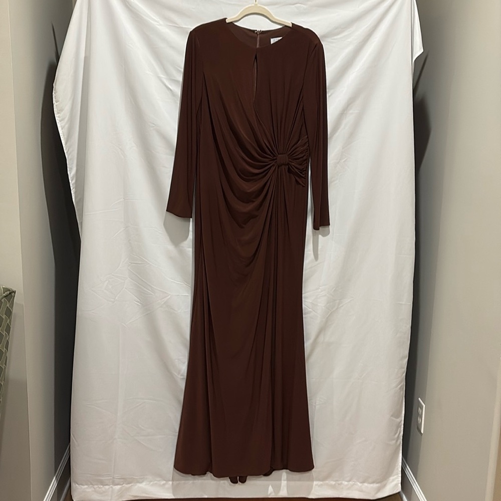 Elegant Brown Maxi Dress with Twist Detail